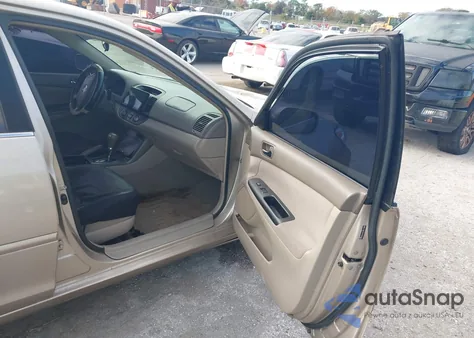 2005 Toyota Camry Le из США, поврежденный, VIN 4T1BE32K15U993854